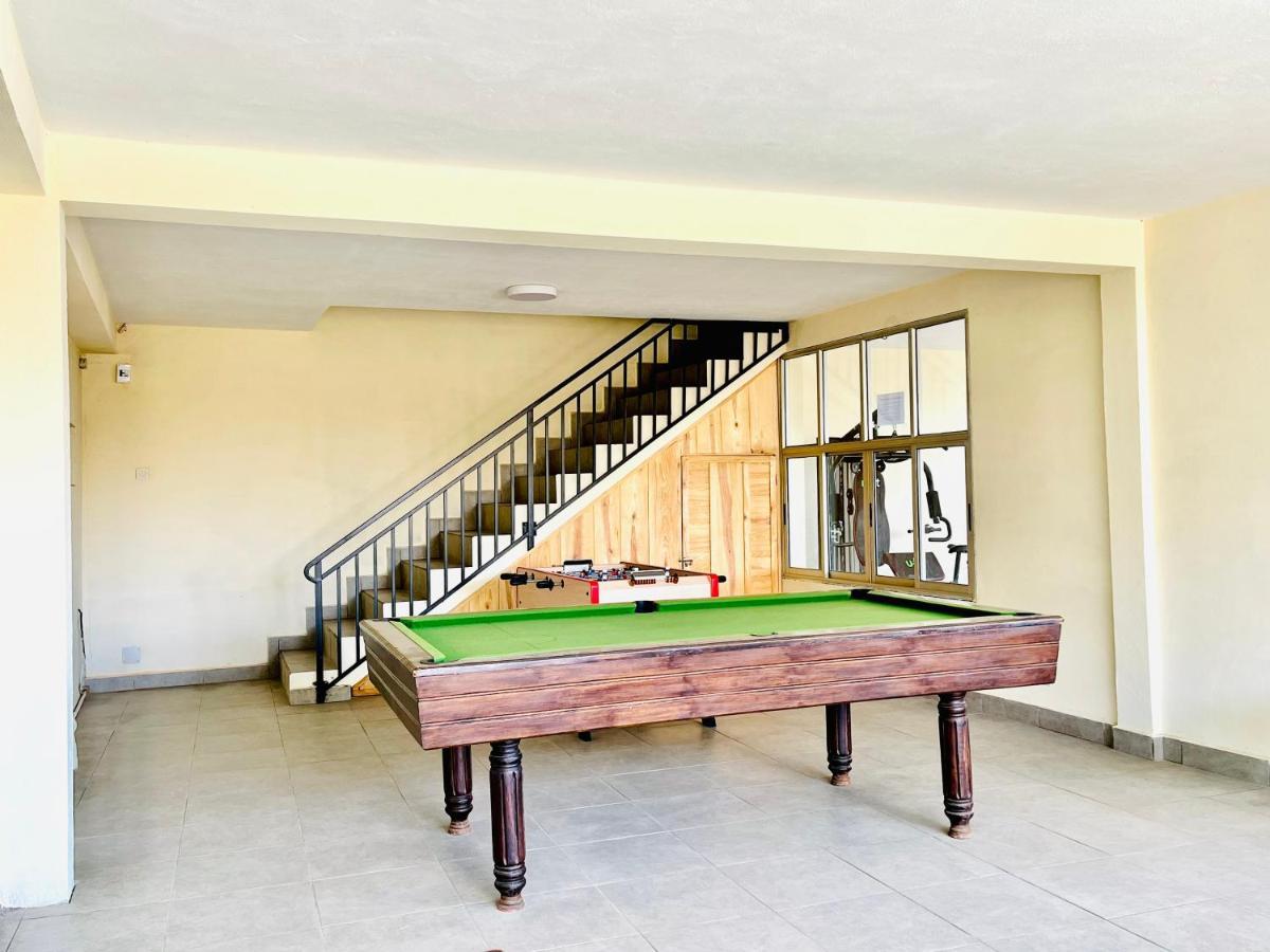 Hotel - Appartement Meuble " Les Flots Bleu " أنتاناناريفو المظهر الخارجي الصورة